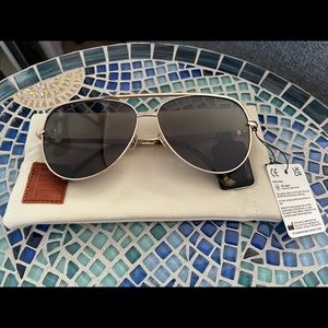 Frye Aviator sunglasses with case